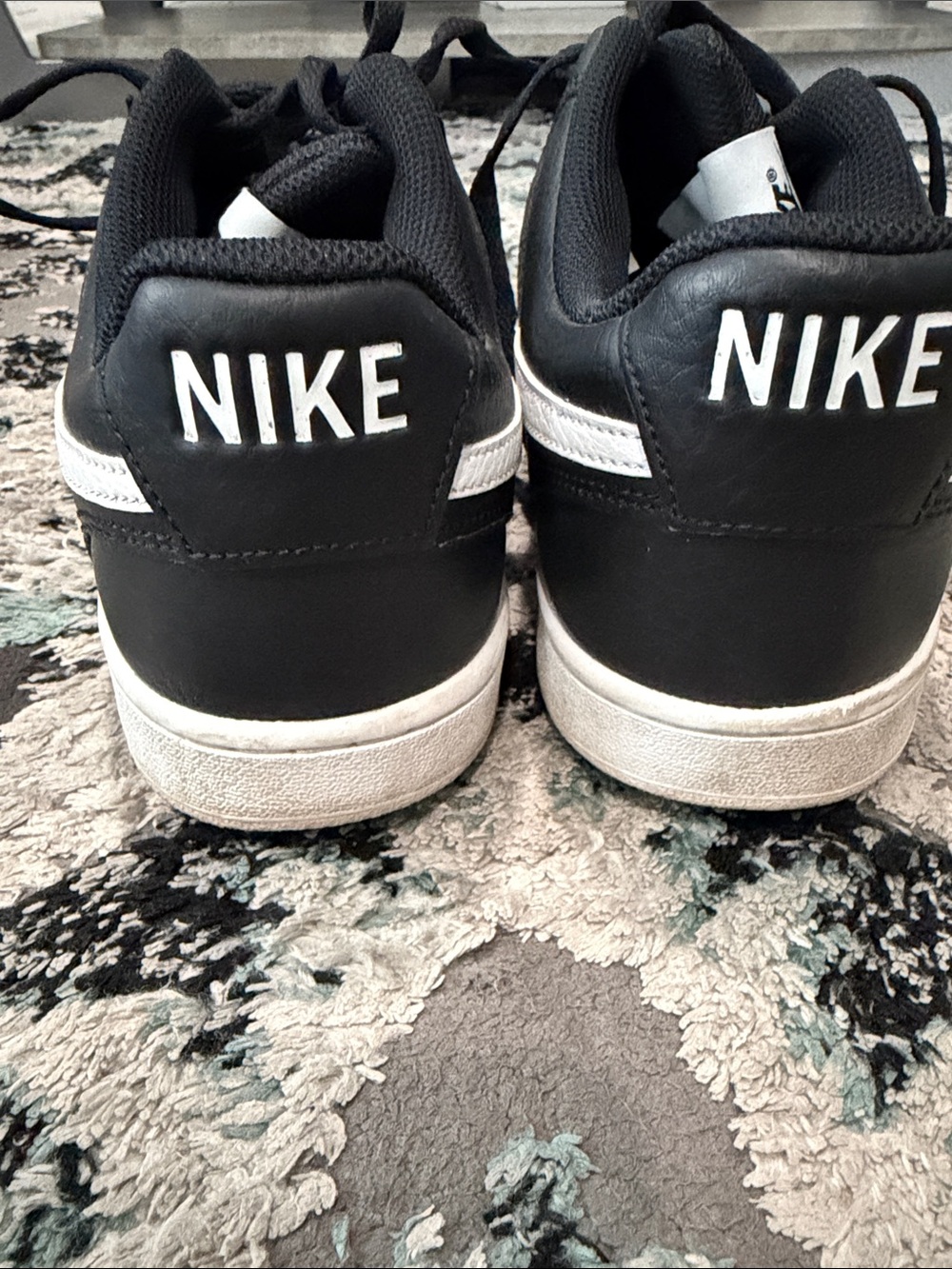 Nike Men’s Black Low-Top Sneakers with White Sole - Picture 3 of 5